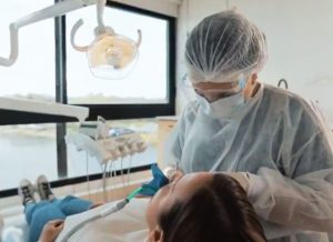 Lee más sobre el artículo Cirugías de tejidos blandos con láser dental: precisión, seguridad y rápida recuperación