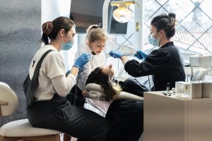 Lee más sobre el artículo Carillas ultrafinas: la nueva tendencia en estética dental sin tallado