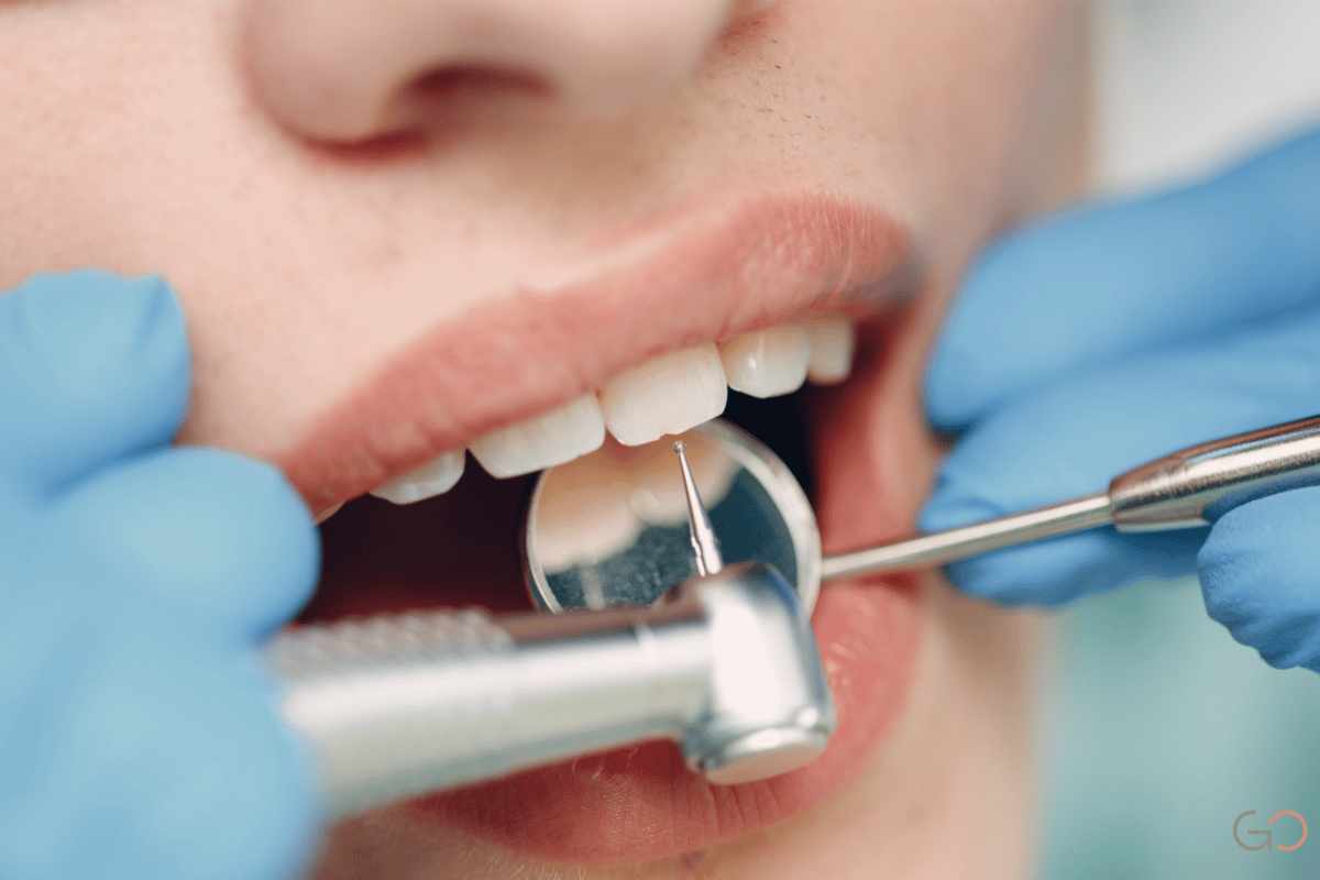 Lee más sobre el artículo Rehabilitación oral interdisciplinaria: la importancia del trabajo conjunto con periodoncia y ortodoncia
