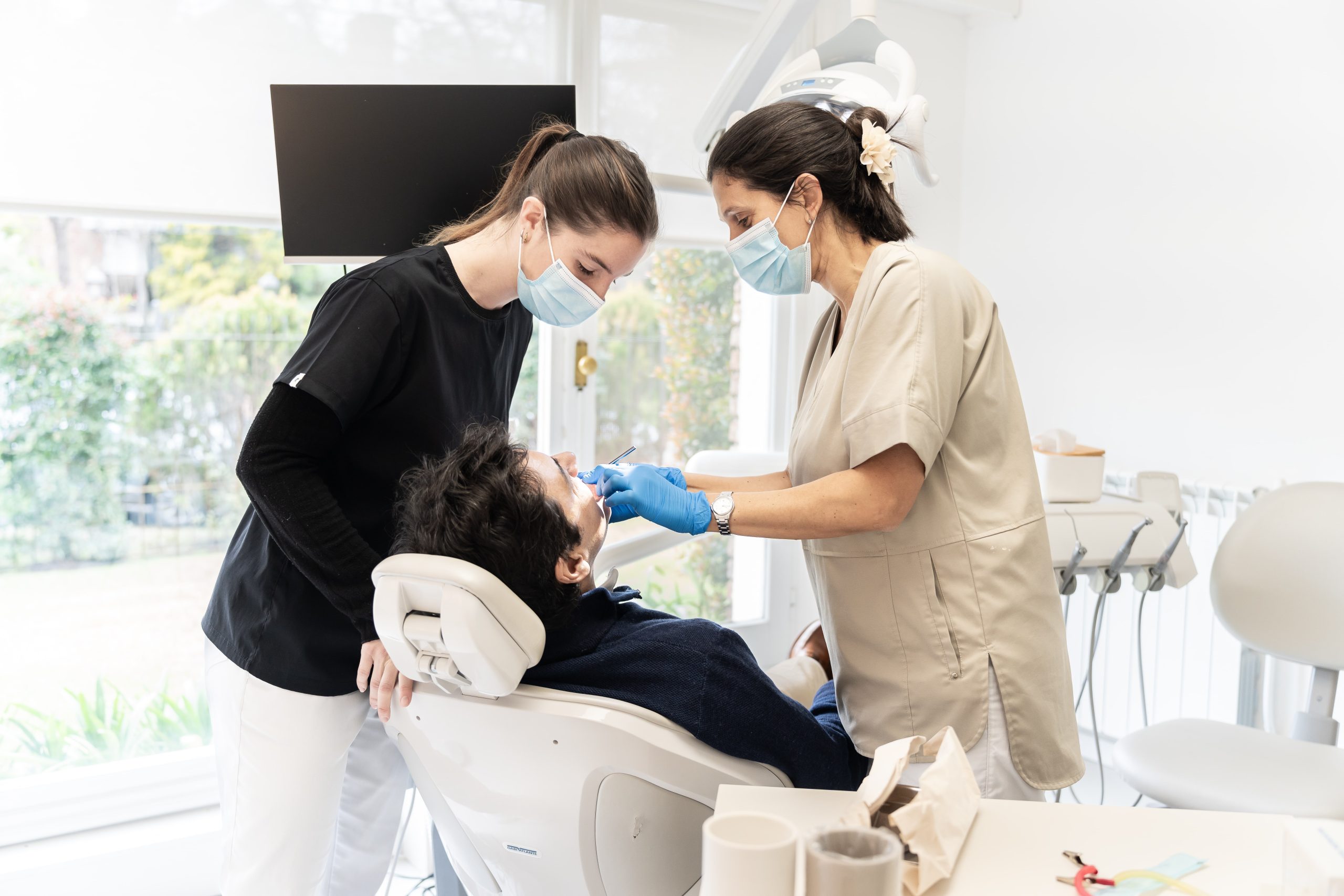 En este momento estás viendo Tratamiento de conducto: cuándo es necesario y cómo evitar complicaciones