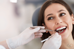Lee más sobre el artículo Blanqueamiento dental en pacientes con sensibilidad: ¿qué técnicas son más seguras?
