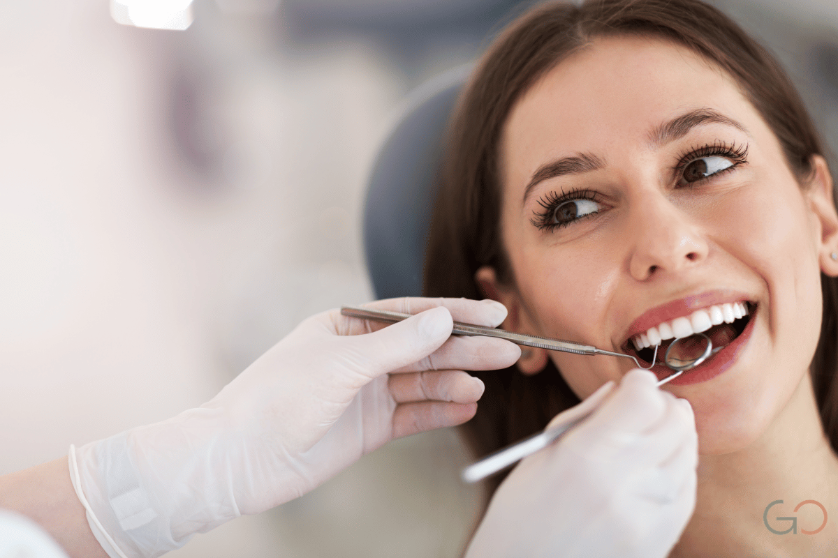 En este momento estás viendo Blanqueamiento dental en pacientes con sensibilidad: ¿qué técnicas son más seguras?