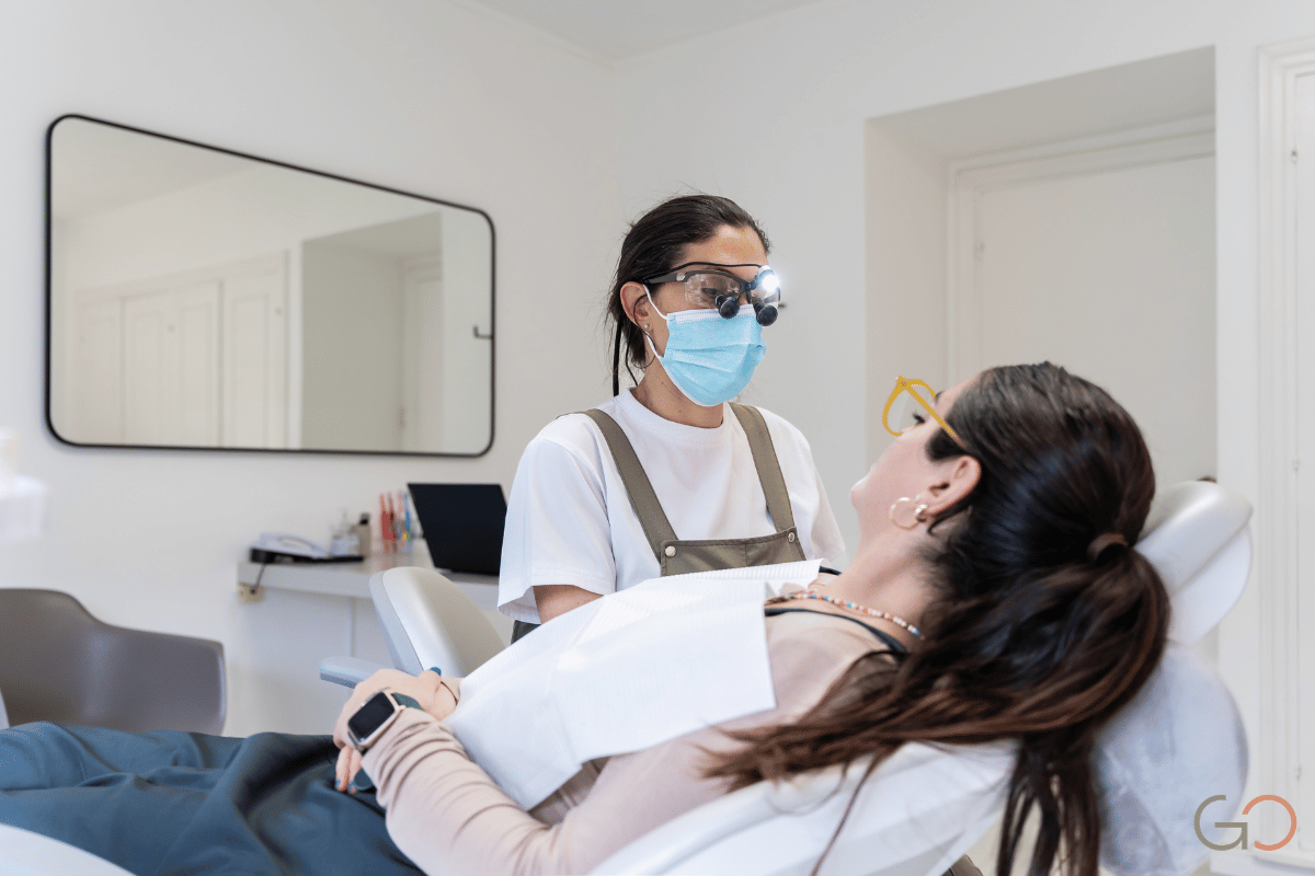 En este momento estás viendo Halitosis crónica: cuándo el problema es periodontal