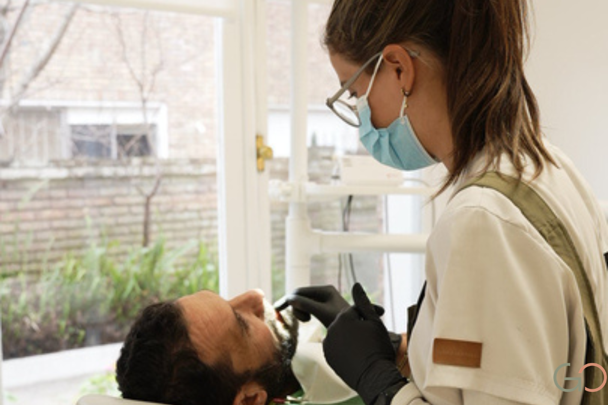 En este momento estás viendo Ortodoncia en adultos mayores: mitos y realidades