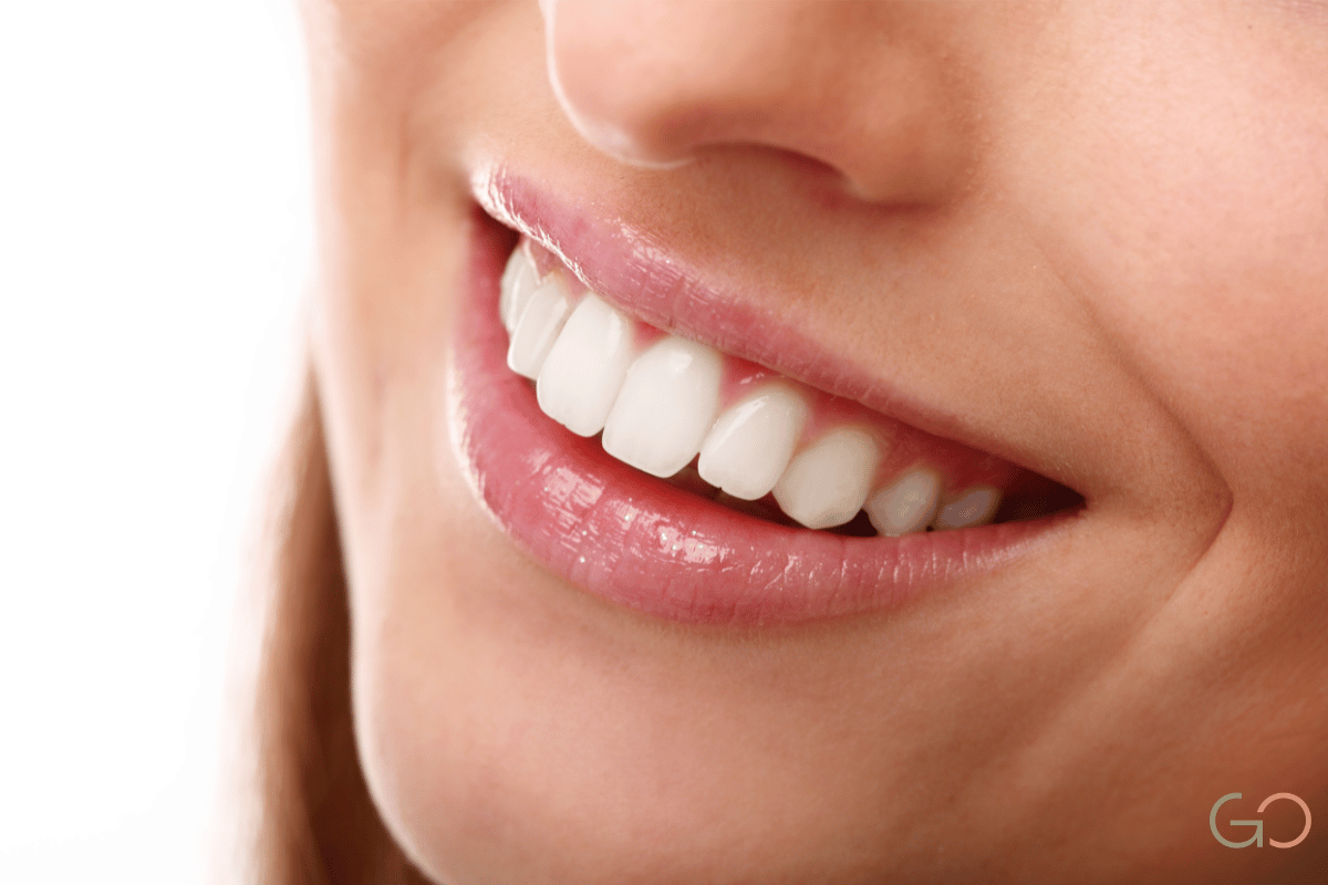 En este momento estás viendo ¿El blanqueamiento dental daña el esmalte? Evidencia científica actual